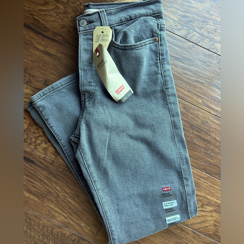 NWT Levi’s Wedgie Straight 501 Jeans Grey size 28 x 28 or 6 short